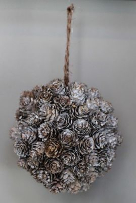 This is a wonderful decoration for the Christmas period, the ball of acorns is covered in a layer of snow dust to give it that beautiful frosted effect that is so iconic. Hanging decorations can add a lot of character to your Christmas set and are also a 
